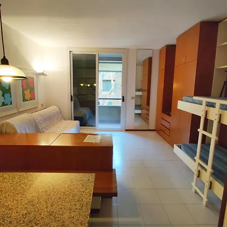 Apartment Holiday Homes Marina