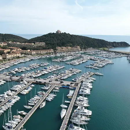 Holiday Homes Marina Apartment