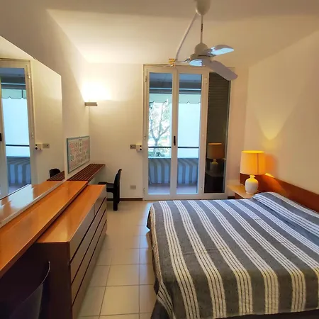 Holiday Homes Marina Apartment *