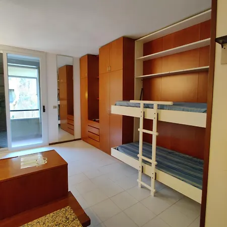 Holiday Homes Marina *