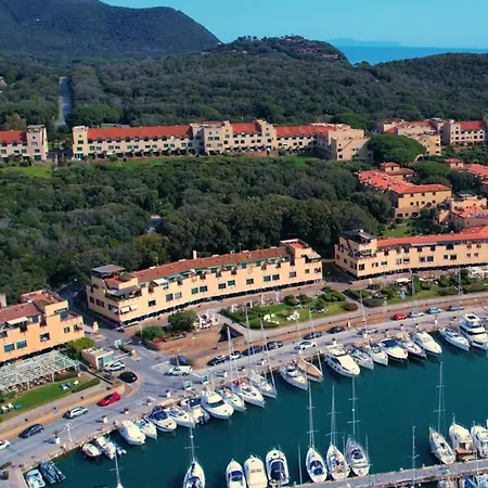 Holiday Homes Marina Apartment