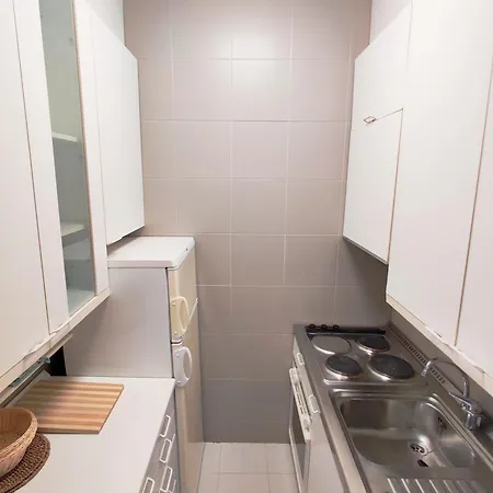 Holiday Homes Marina Apartment *