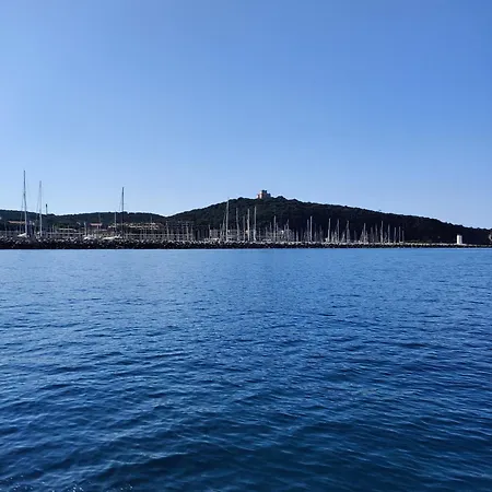 Holiday Homes Marina *